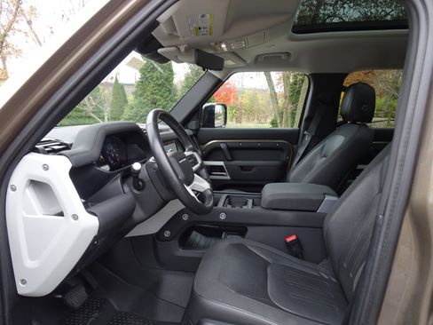 Used 2020 Land Rover Defender 110 First Edition image 2