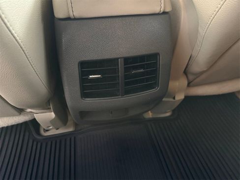 Used 2013 Ford Edge SEL image 25