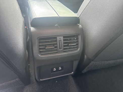 Used 2025 Nissan Rogue SV AWD/4WD image 16