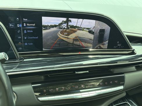 Used 2023 Cadillac Escalade ESV V AWD/4WD image 25
