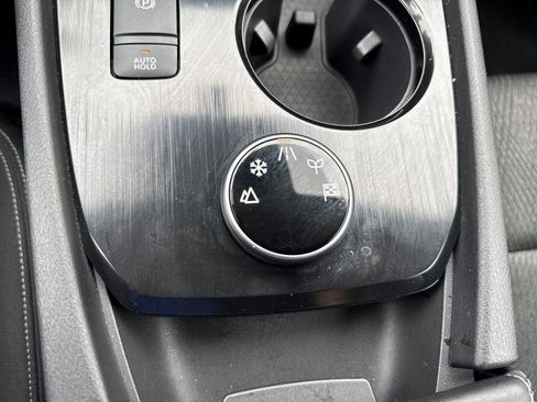 Certified 2025 Nissan Rogue SV image 21