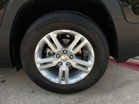Used 2024 GMC Terrain SLE FWD image 9