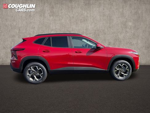 New 2026 Chevrolet Trax LT w/ Driver Confidence Package FWD image 6