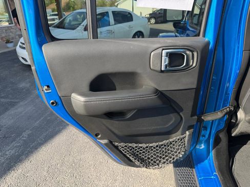 Used 2022 Jeep Wrangler Unlimited Sahara w/ Cold Weather Group image 16