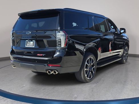 Used 2025 Chevrolet Suburban RST w/ Comfort Package AWD/4WD image 6