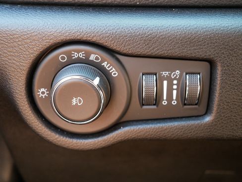 Used 2023 Chrysler Pacifica Touring-L w/ S Appearance Package FWD image 26