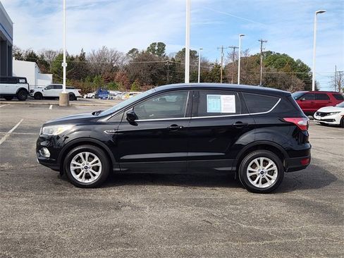 Used 2017 Ford Escape SE image 4