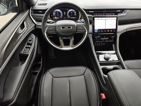 New 2025 Jeep Grand Cherokee Limited w/ Black Appearance Package RWD image 10