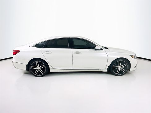 Used 2021 Honda Accord Touring image 9