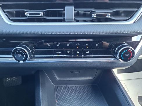 Used 2025 Chevrolet Equinox LT FWD image 20