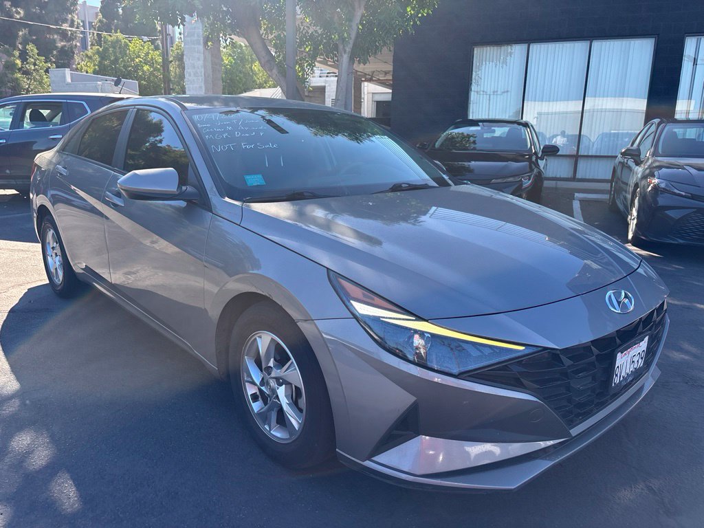 Used 2021 Hyundai Elantra SE FWD image 2