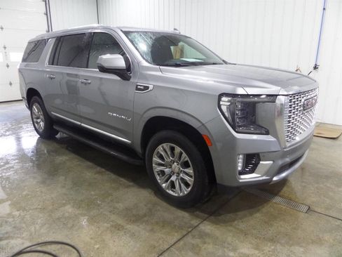 Used 2024 GMC Yukon XL Denali w/ Max Trailering Package AWD/4WD image 3