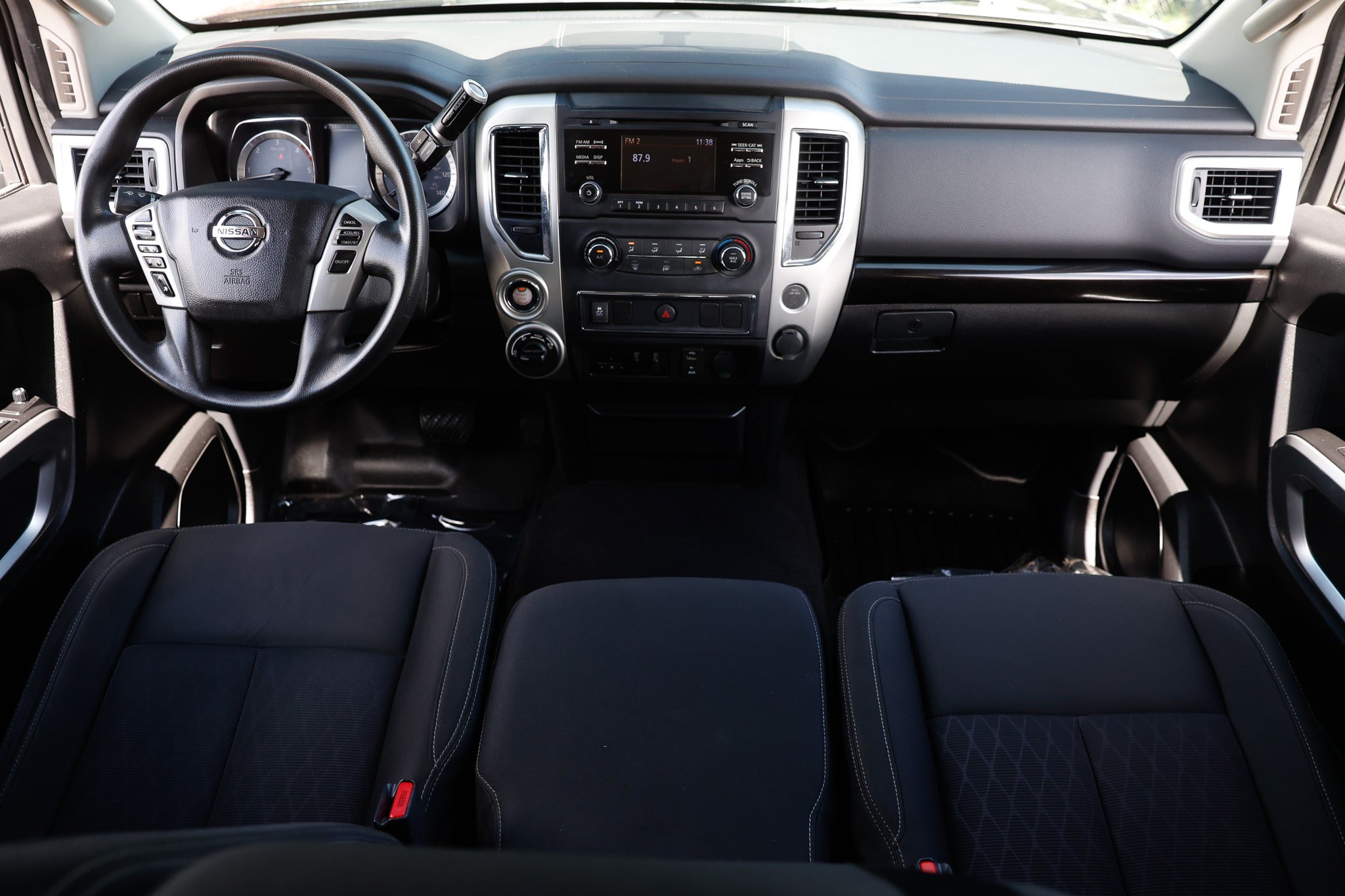 Used 2017 Nissan Titan SV AWD/4WD image 2