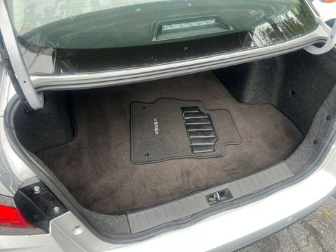 Used 2025 Nissan Versa SV FWD image 25