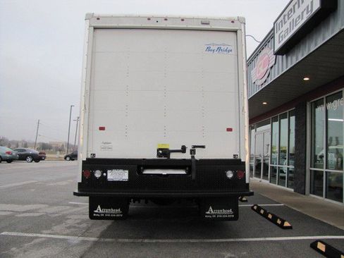 Used 2015 Ford F550 2WD Regular Cab Super Duty image 12