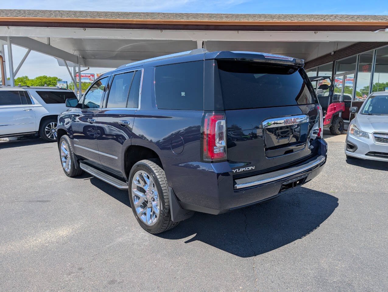 Used 2017 GMC Yukon Denali AWD/4WD image 5
