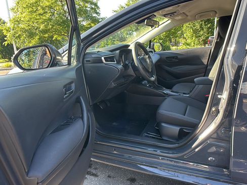 Used 2024 Toyota Corolla LE FWD image 2