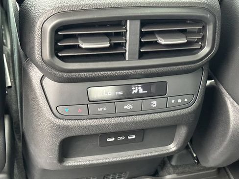 Used 2025 Honda Pilot EX-L image 11