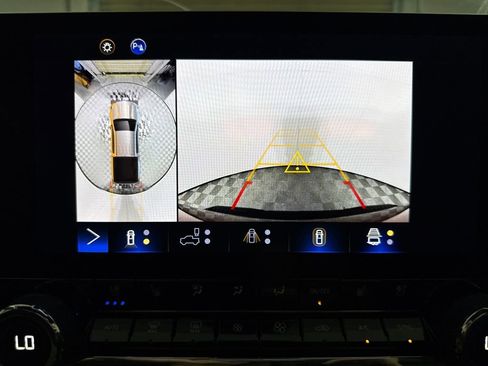 Used 2023 Chevrolet Colorado Z71 w/ Z71 Convenience Package 2 image 16