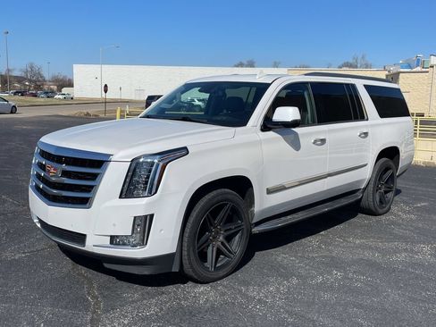 Used 2020 Cadillac Escalade ESV Premium Luxury AWD/4WD image 2