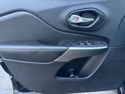 Used 2021 Jeep Cherokee Latitude Lux 80th Anniv w/ Quick Order Package 26U 80TH image 15