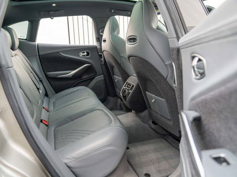 Used 2021 Aston Martin DBX image 33