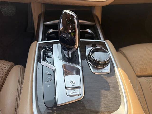 Used 2020 BMW 750i xDrive w/ Executive Package AWD/4WD image 16