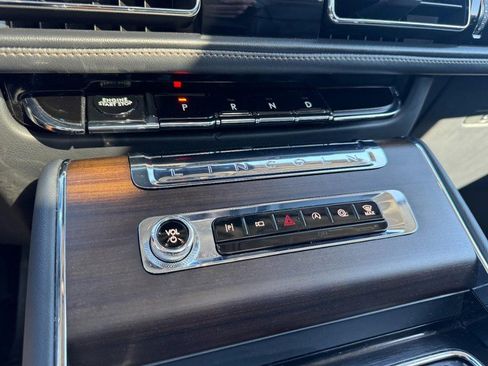 Certified 2025 Lincoln Aviator Reserve w/ Equipment Group 201A image 17