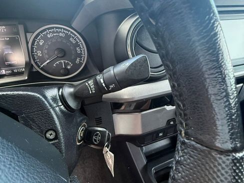 Used 2018 Toyota Tacoma SR5 RWD image 26