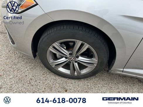 Used 2023 Volkswagen Jetta SE w/ Panoramic Sunroof Package FWD image 16