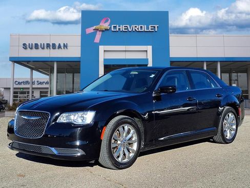Used 2019 Chrysler 300 Touring L w/ Quick Order Package 22F image 1