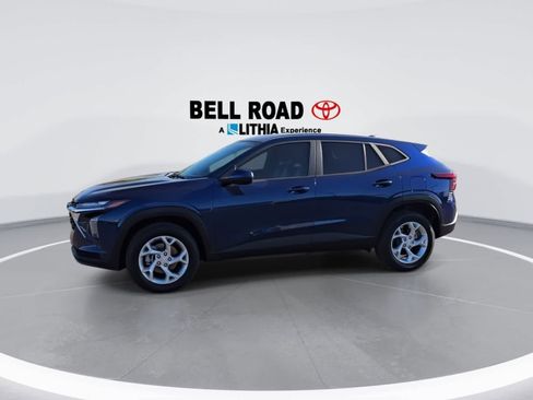 Used 2024 Chevrolet Trax LS w/ LS Convenience Package FWD image 4
