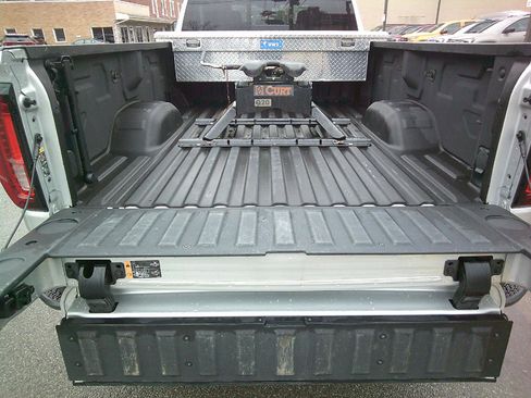 Used 2022 GMC Sierra 3500 Denali w/ Technology Package image 9