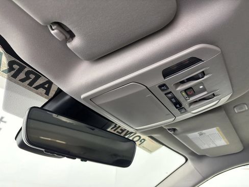 Used 2025 Toyota Highlander XLE AWD/4WD image 25