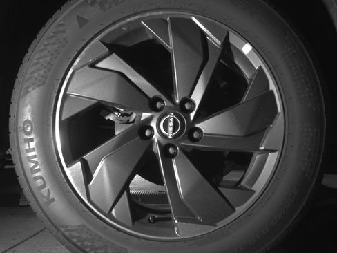 Used 2025 Nissan Rogue SV FWD image 15