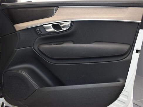 Used 2025 Volvo XC90 B5 Plus w/ Protection Package Premier image 14