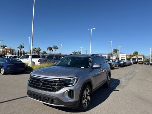 Used 2024 Volkswagen Atlas SE AWD/4WD image 4