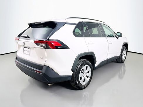 Used 2021 Toyota RAV4 LE image 7