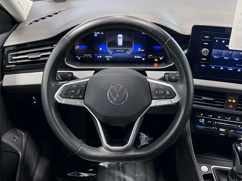 Certified 2025 Volkswagen Jetta SE FWD image 19