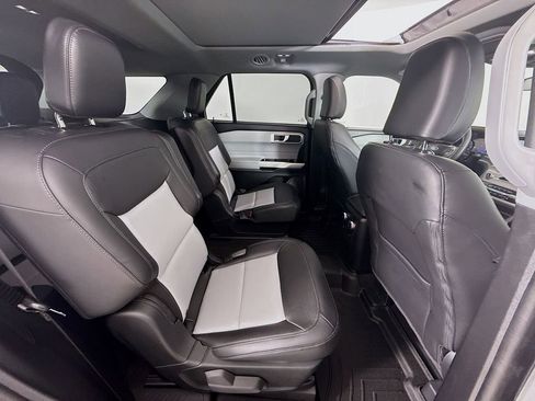 Used 2023 Ford Explorer XLT w/ Equipment Group 202A image 29