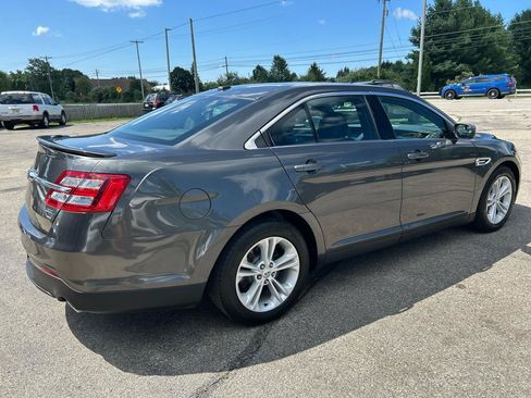 Used 2018 Ford Taurus SEL w/ Equipment Group 201A AWD/4WD image 4