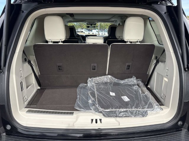 Certified 2024 Lincoln Navigator Black Label AWD/4WD image 12