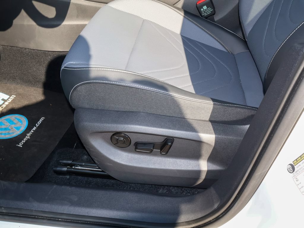 Certified 2025 Volkswagen Tiguan SE R-Line AWD/4WD image 14