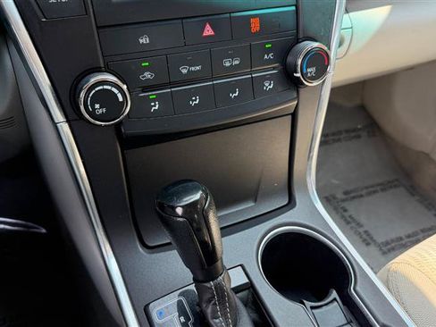 Used 2016 Toyota Camry LE FWD image 23