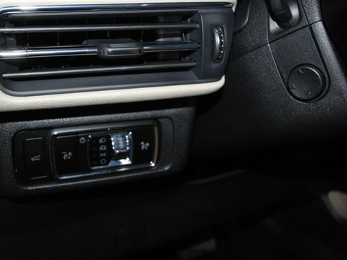 Used 2025 Lincoln Corsair AWD w/ Equipment Group 101A image 9
