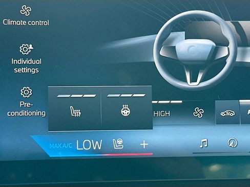 Used 2023 BMW 740i w/ Parking Assistance Package RWD image 21