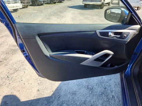 Used 2017 Hyundai Veloster image 16