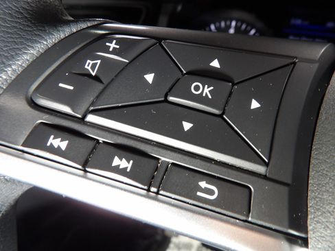 Used 2022 Nissan Rogue Sport S image 19