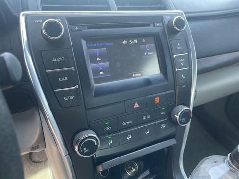 Used 2015 Toyota Camry LE image 9