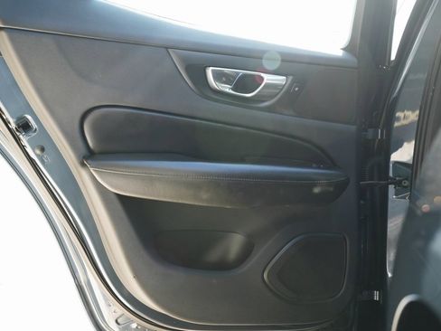 Used 2019 Volvo S60 T6 Momentum w/ Multimedia Package image 33